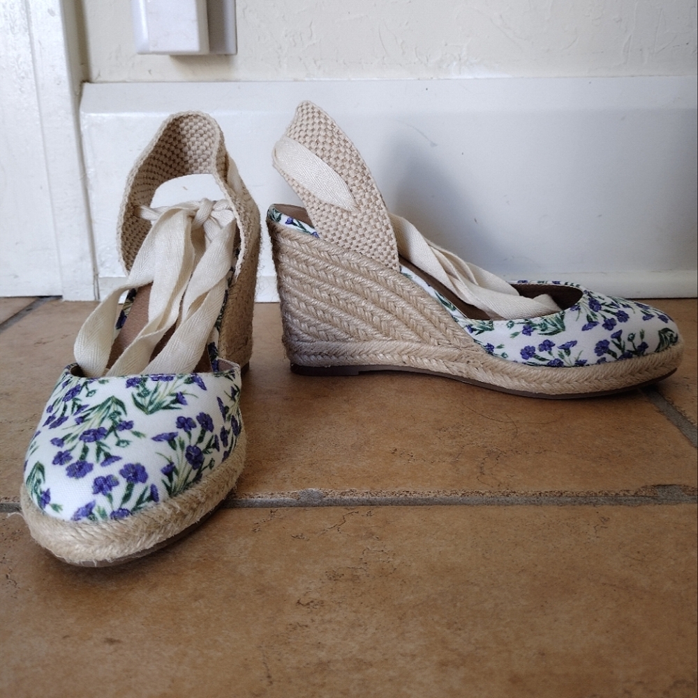 NWOT Loft Floral Lace Up Espadrille Wedges Women's size 6